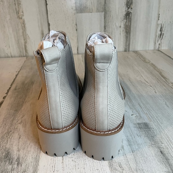 Matisse grey booties multiple sizes NWT ORIGINAL BOX INCLUDED lightweight! - Picture 3 of 3